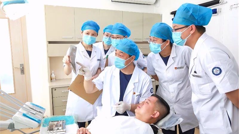 广州钴铬合金烤瓷牙：揭秘其优势与适用人群**